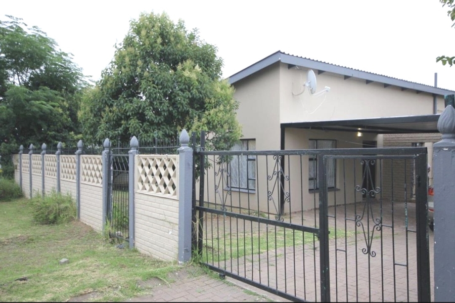 3 Bedroom Property for Sale in Bisho Gardens Eastern Cape